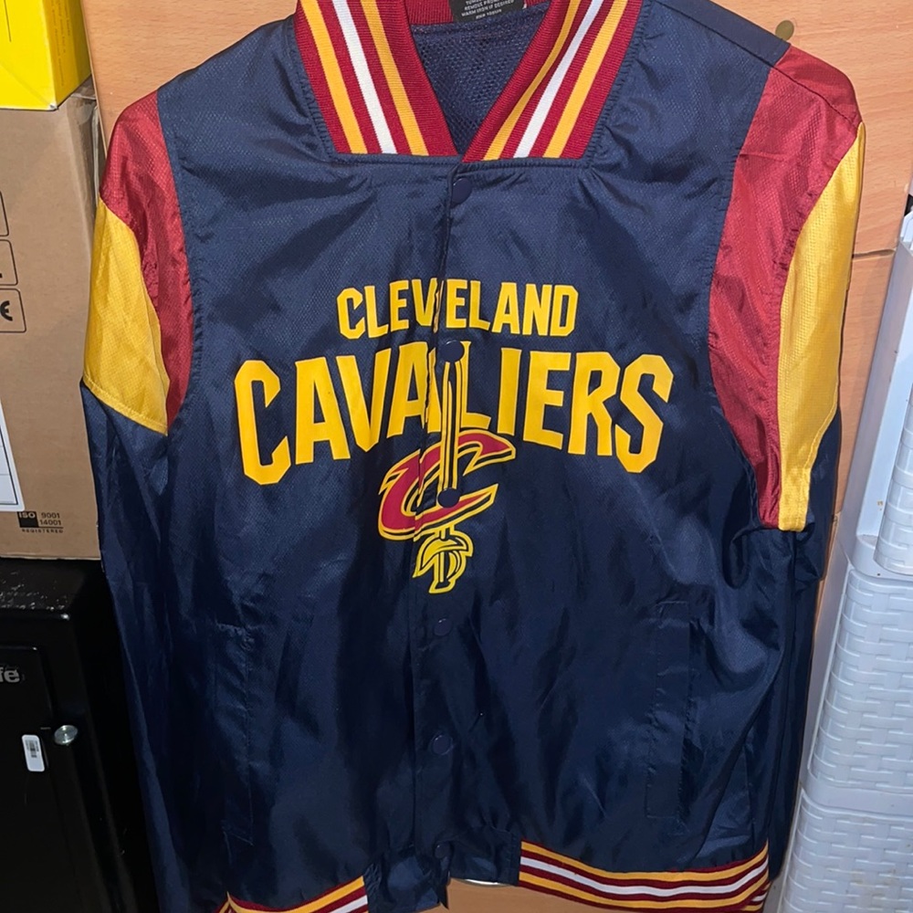 Collectible Cleveland Cavaliers NBA EASTERN CONFERENCE. JACKET. SIZE Small